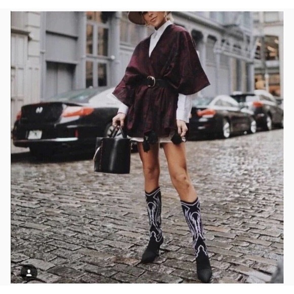 Cleobella Burgundy Sevigny Capelet Poncho Cape Wrap Tassels OSFM - Picture 11 of 13